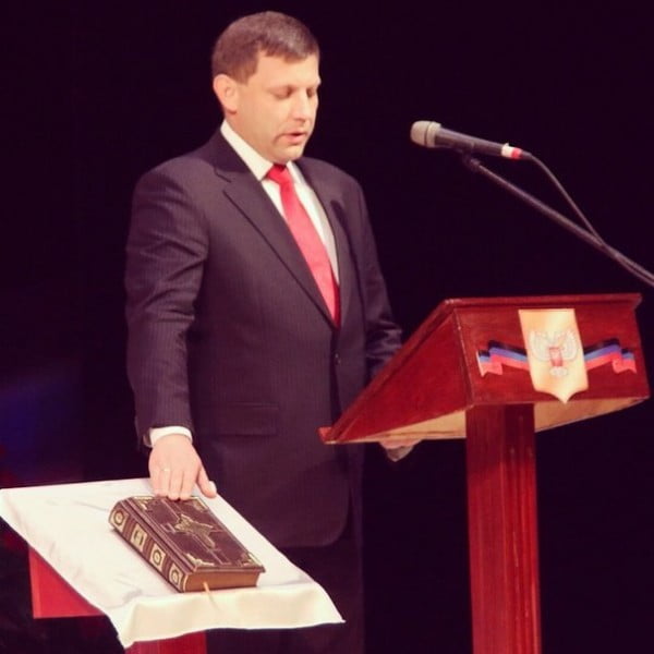 Zaharchenko swore on the Bible to the people of Donetsk National Republic