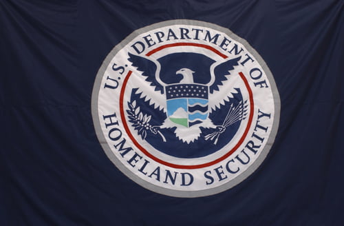 Americans Will Be Notified About the Terrorist Threat Through Facebook and Twitter 
