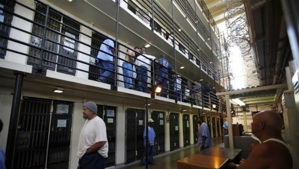 How to live a normal life in a prison (3)