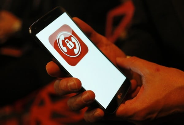 what to do, if you are threatened by the phone