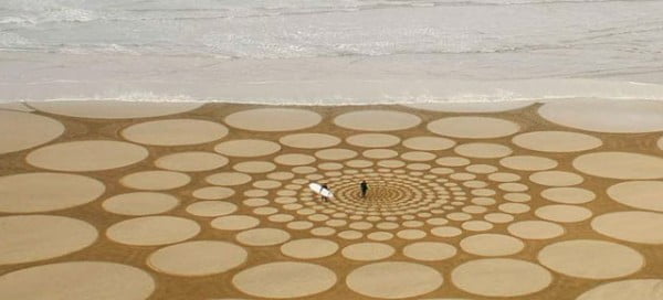 Jim Denevan drawing oh the sand