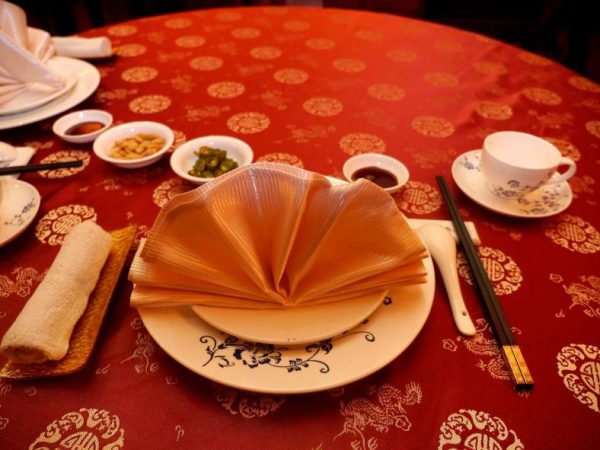 How to lay the table in Chinese restaurants 3
